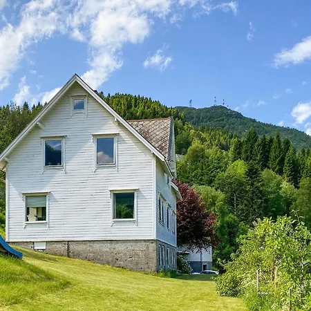 Ferienhaus Cozy In With Wifi Austefjorden