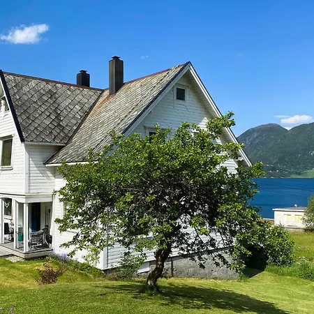 Cozy In With Kitchen Holiday home Austefjorden